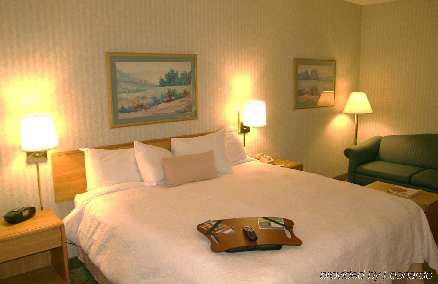 Hampton Inn Cleveland-Westlake Habitación foto