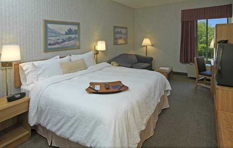 Hampton Inn Cleveland-Westlake Habitación foto